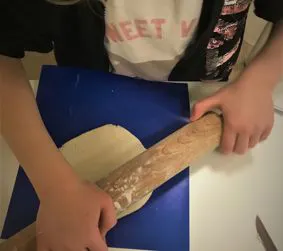 Mani in pasta