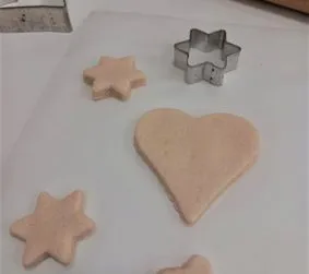 Mani in pasta